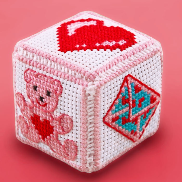 Набор для вышивки Брелок-кубик , игрушка От всего сердца B-108, Biscornu