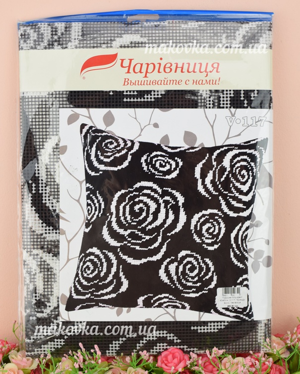 Набор для вышивания подушки полу-крестиком Розы ночью, V-117, ТМ Чаривныця 