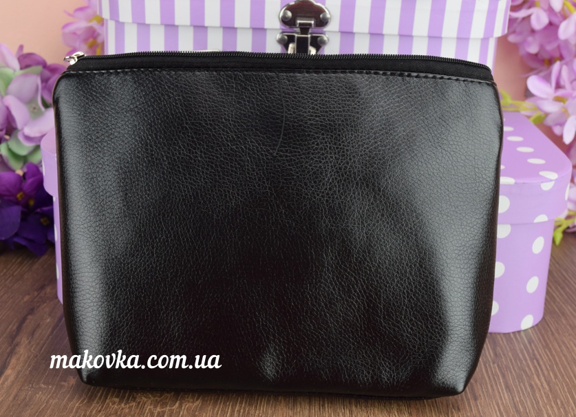 Косметичка пошитая кожзам №30, черная, Три розы и фиалки ТМ Красуня