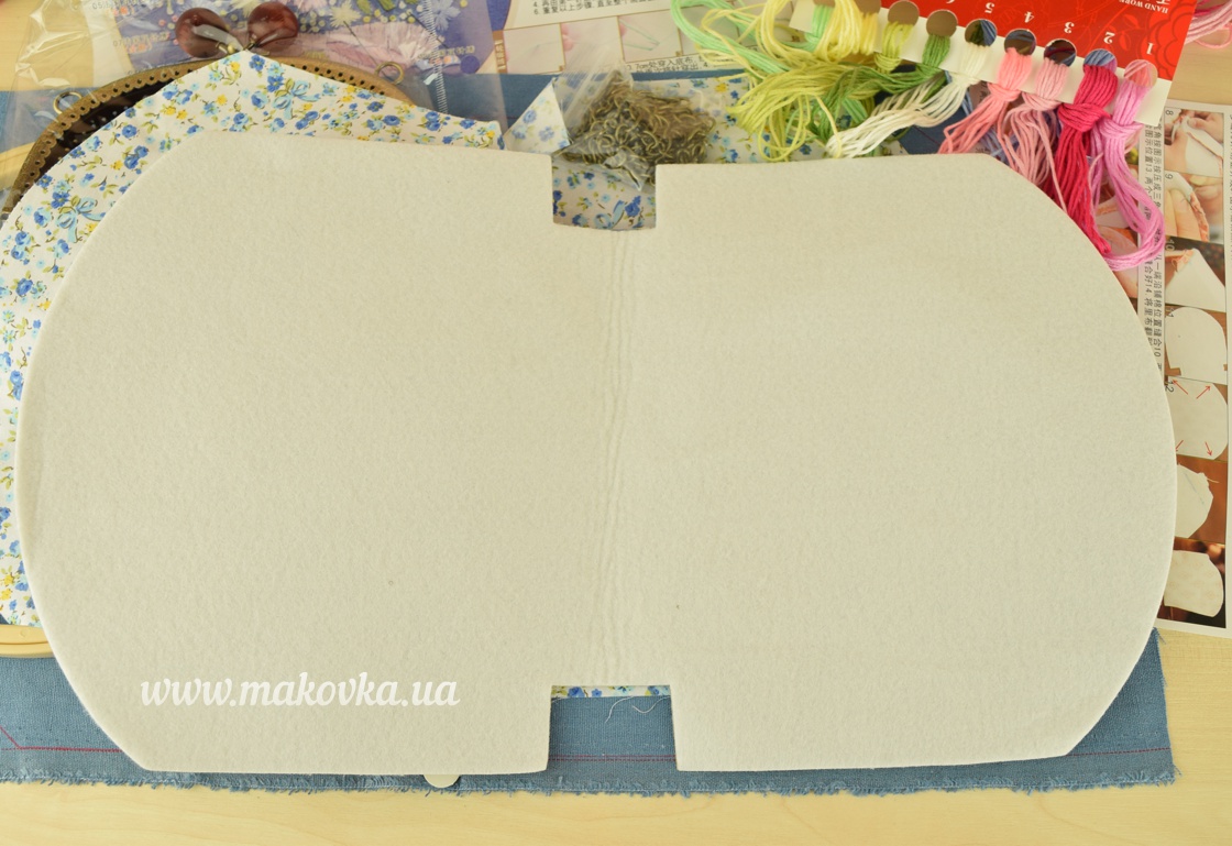 Клатч с фермуаром В-05 Цветочный букет на голубом, набор для вышивания и творчества 